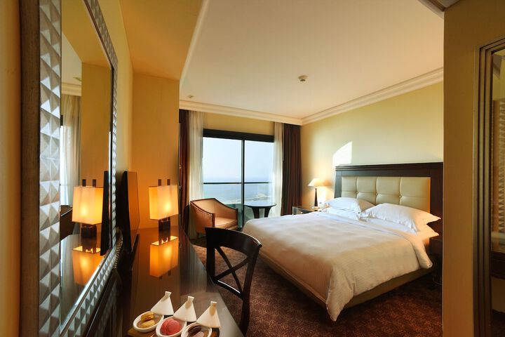 Room 14 of 90