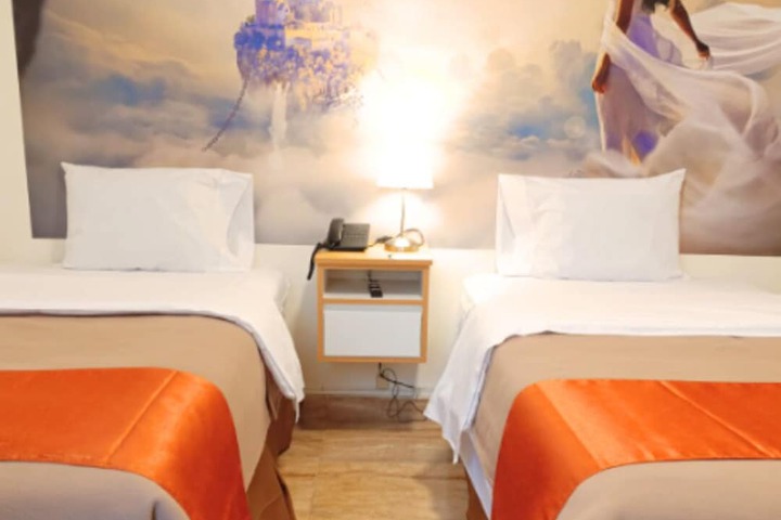 Room 102 of 284
