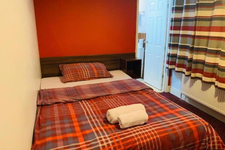 Room 4 of 18