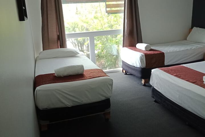 Room 4 of 72