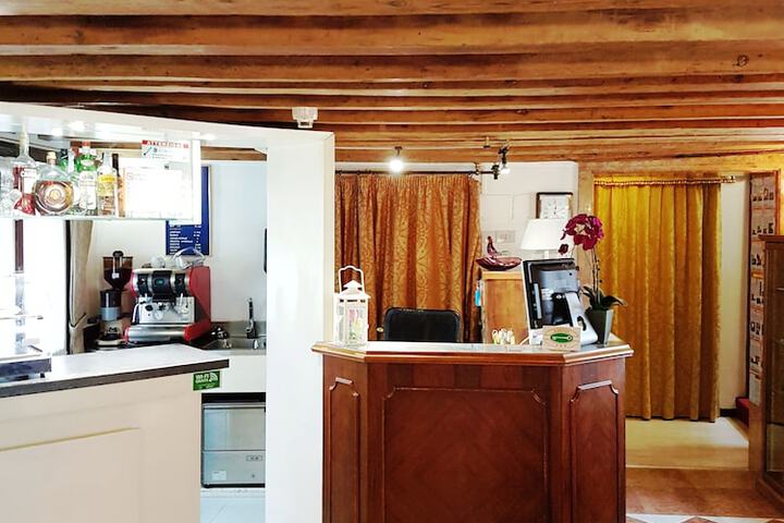 Concierge desk