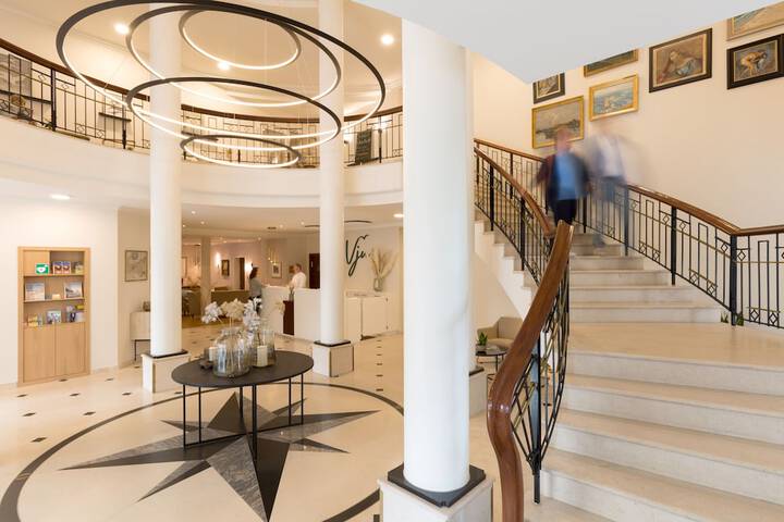 Guest Lobby
