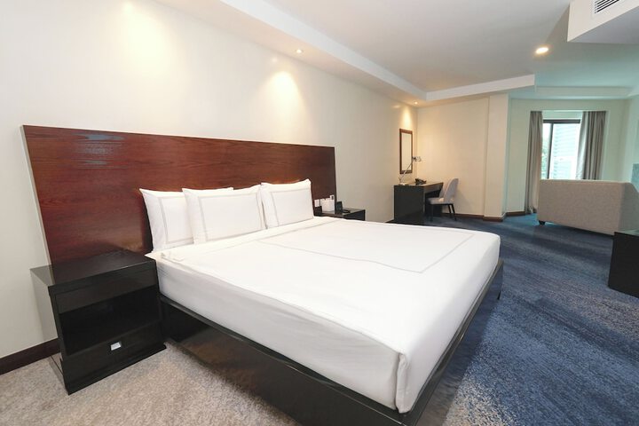 Room 19 of 40