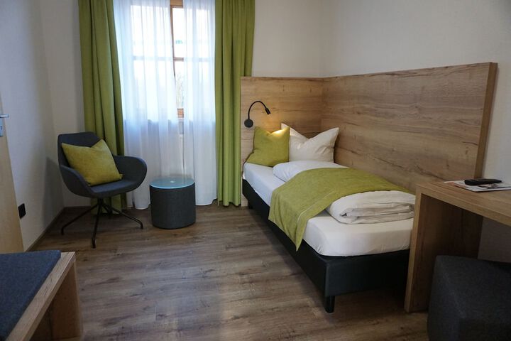Room 4 of 11