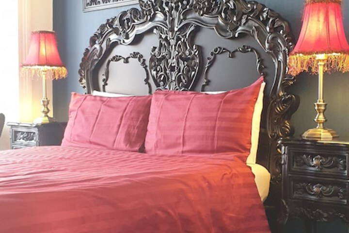 Room 16 of 28