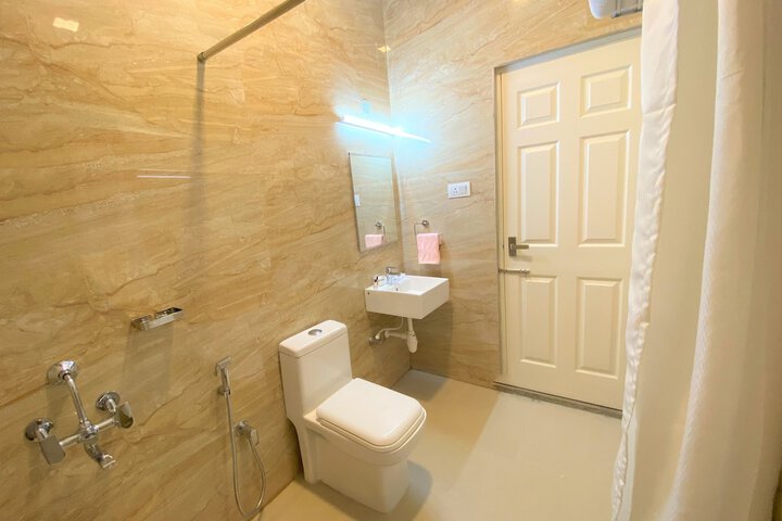 Room 8 of 14