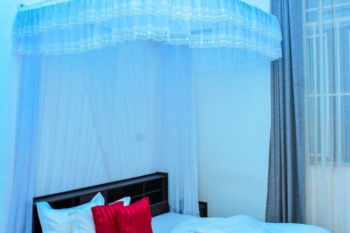 Room 10 of 47