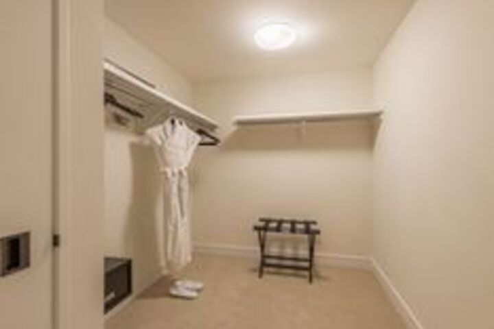 Room 161 of 232