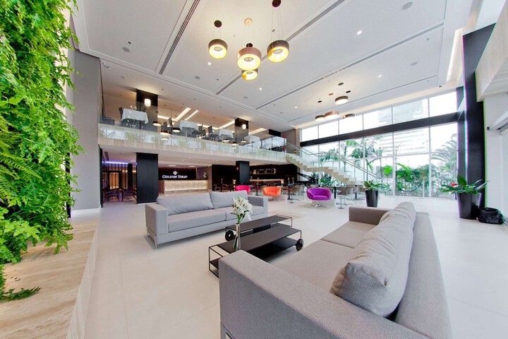 Entrance & Lobby