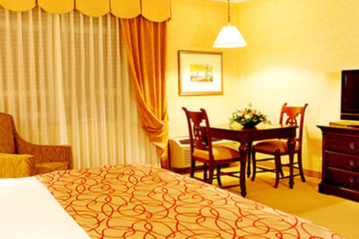 Room 10 of 77