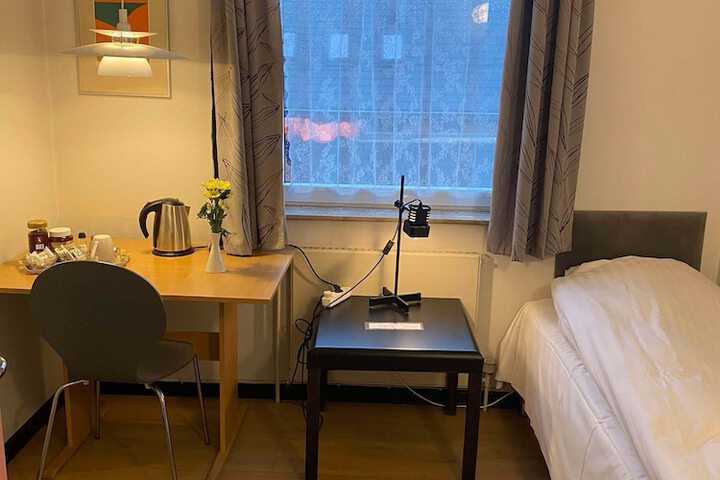 Room 4 of 30