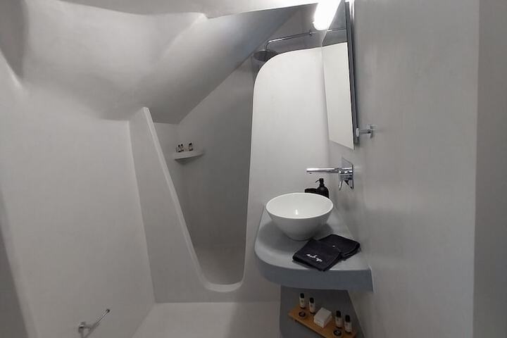 Room 68 of 75