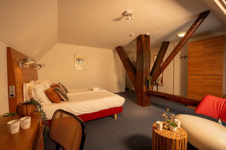 Room 33 of 110