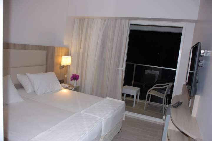 Room 6 of 44