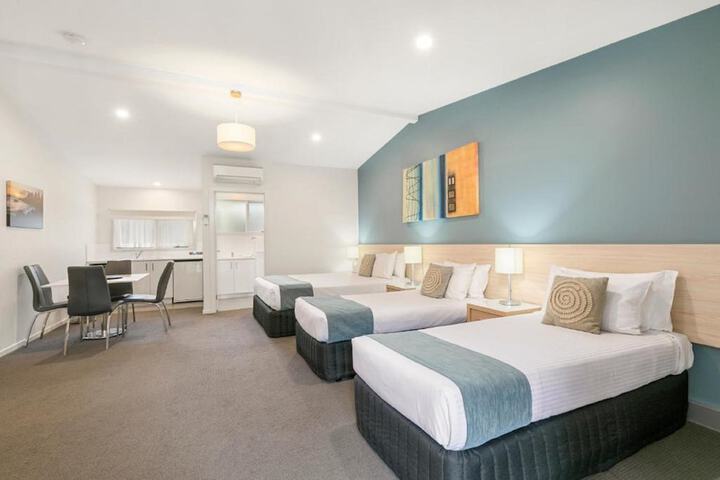 Room 12 of 90