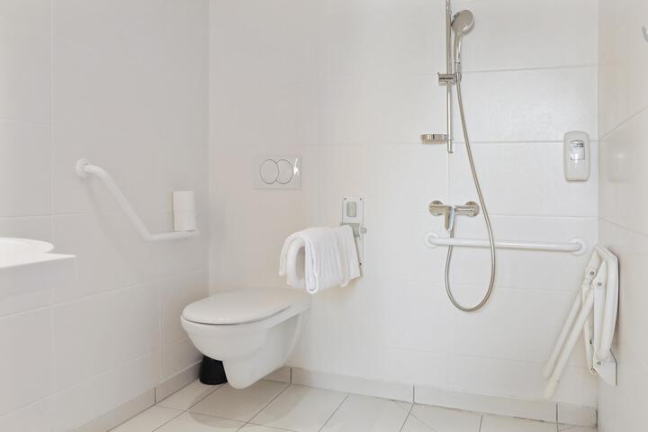 Room 4 of 15