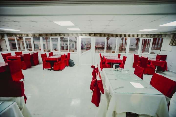 Dining 15 of 17