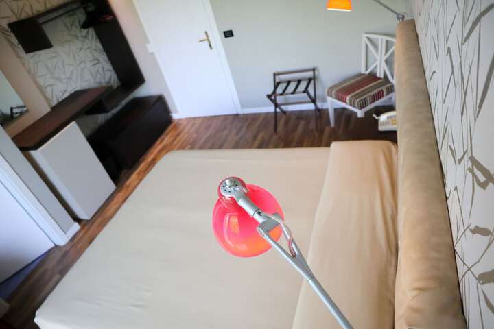 Room 13 of 90
