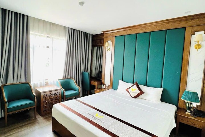 Room 10 of 14