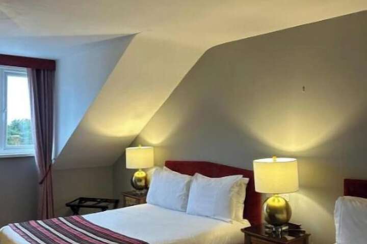 Room 7 of 33