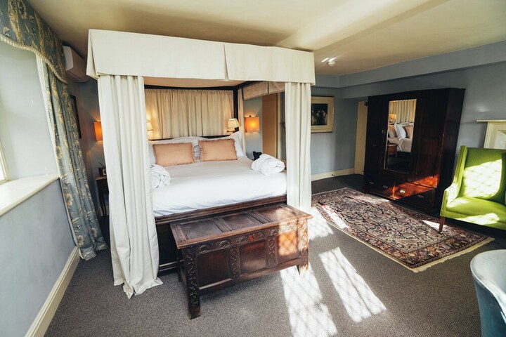 Room 9 of 43