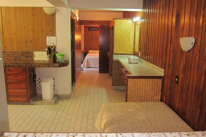Room 2 of 63