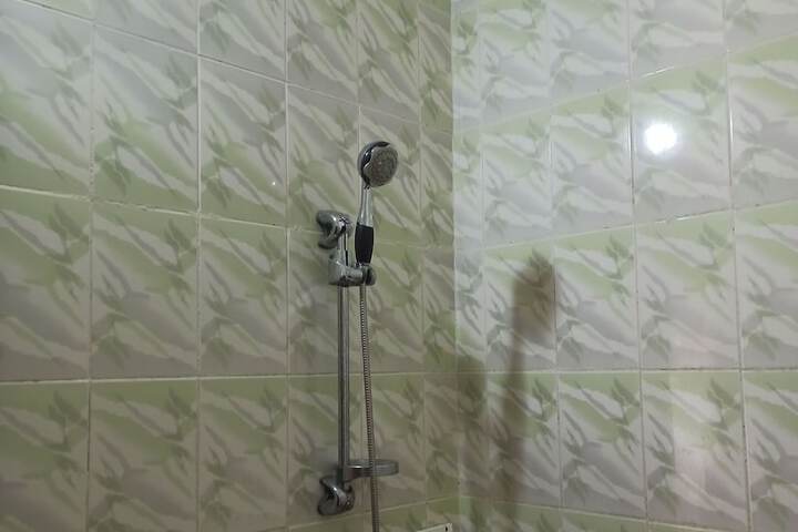 Room 9 of 16