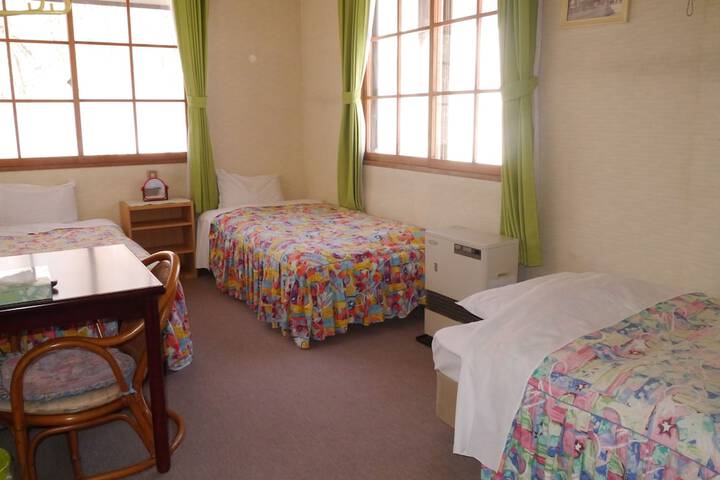 Room 7 of 32