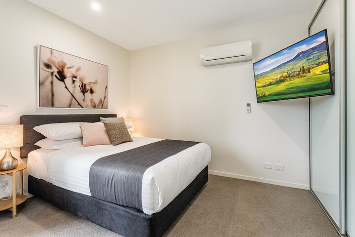 Room 2 of 17