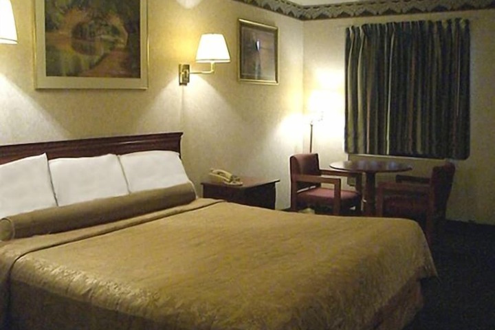 Standard | King Bed (1 of 5)