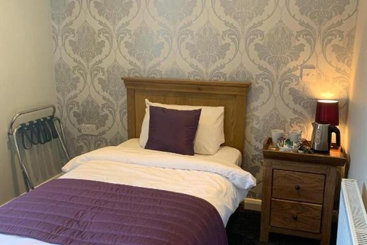 Room 4 of 12