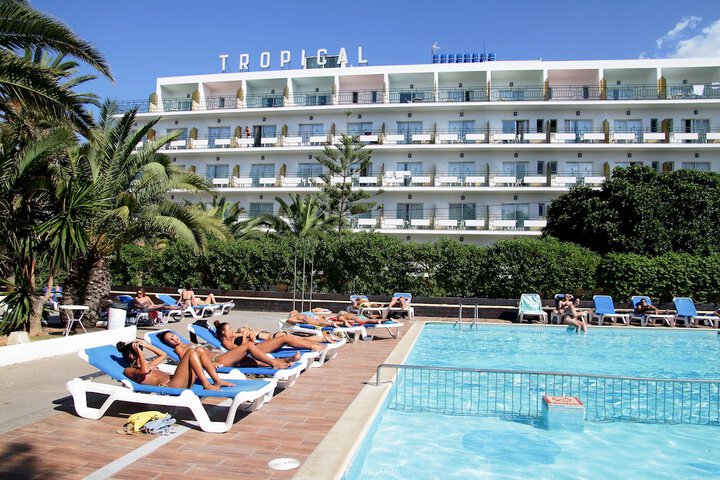 Hotel with Pool