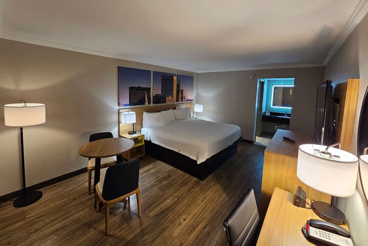 1 King Bed Deluxe Room (1 of 7)