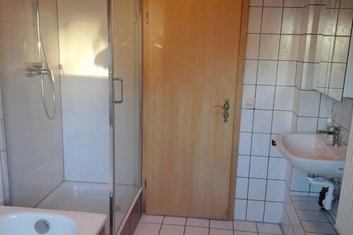Room 7 of 16