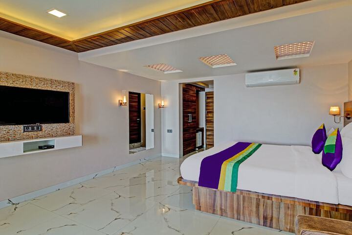 Room 10 of 21