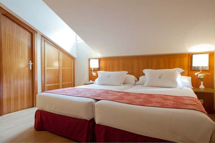 Room 14 of 36