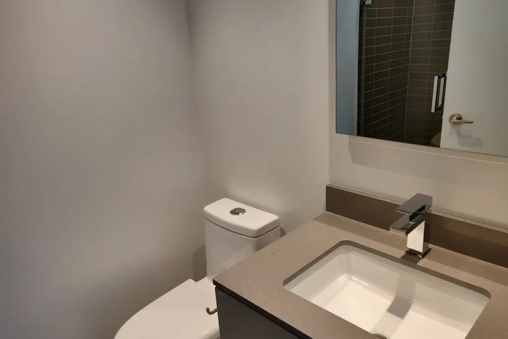Room 6 of 10