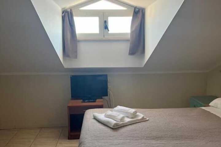 Room 52 of 71
