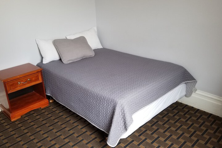 Standard Double Bed Shared Bathroom (6 of 17)