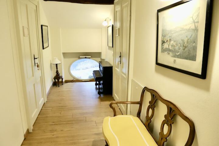 Ballroom/Hall 76 of 93