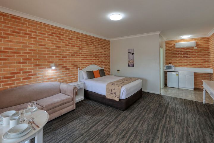 Room 5 of 43
