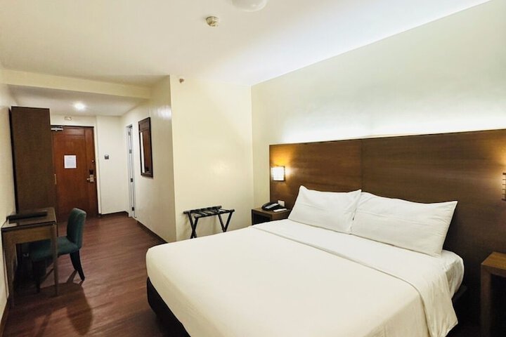 Room 6 of 13
