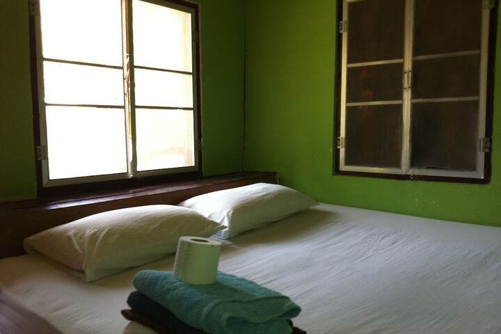 Room 5 of 32