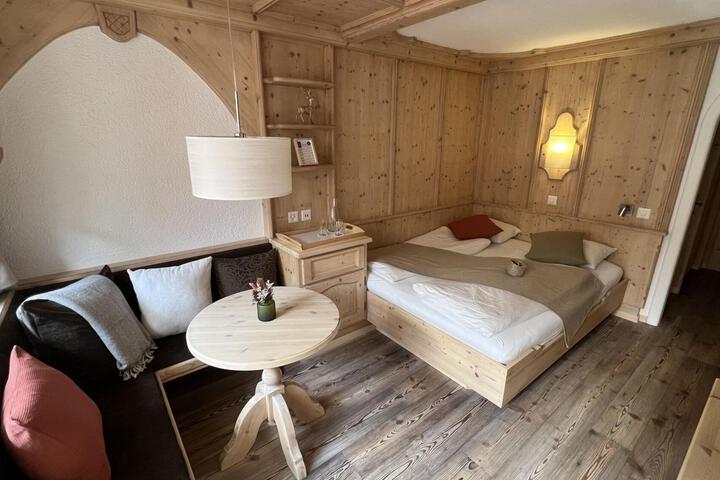 Room 15 of 83
