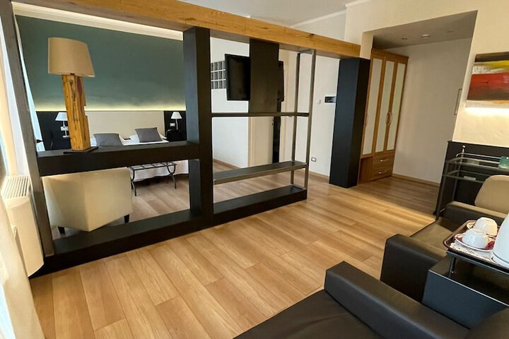 Room 11 of 78