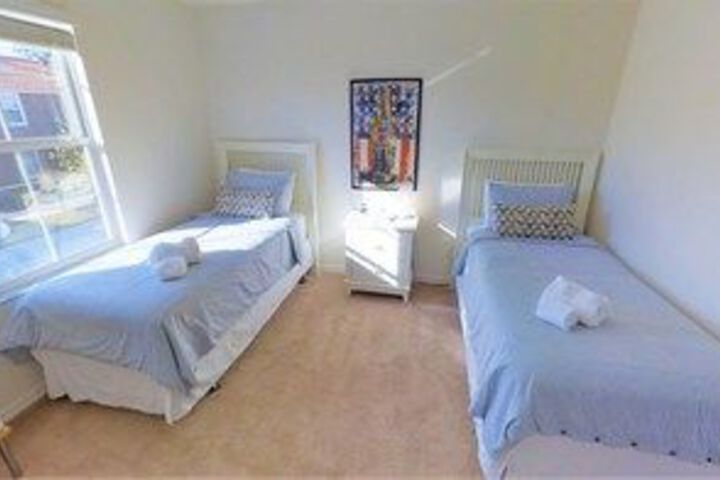 Room 9 of 21