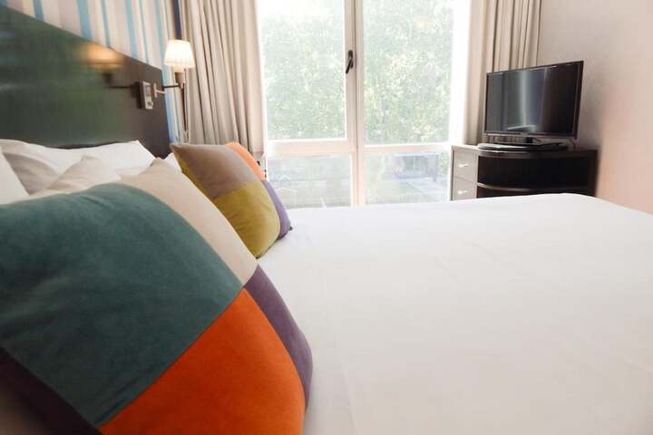 Room 18 of 28