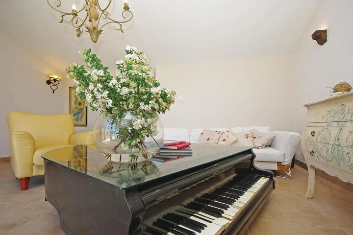Beautiful Home in Tucepi With Jacuzzi Wifi and 2 Bedrooms