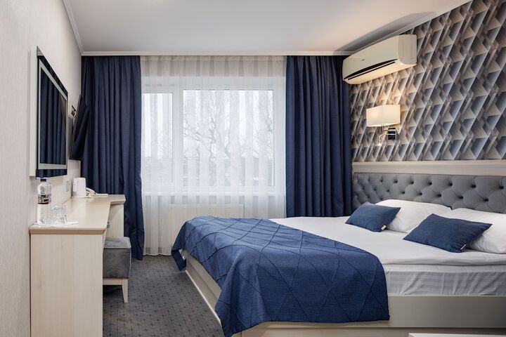 Room 10 of 36