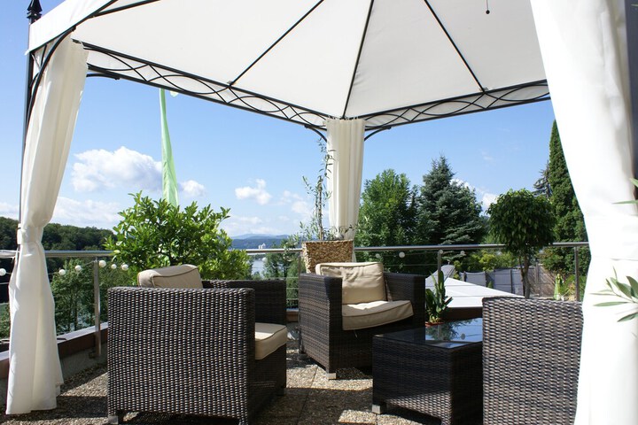 Sundeck 48 of 51